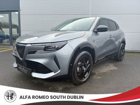 2026 Alfa Romeo Junior Ibrida €44,345 thumbnail