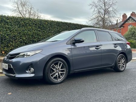 2015 Toyota Auris 1.8 VVTI HYBRID *SALE AGREED* €11,950