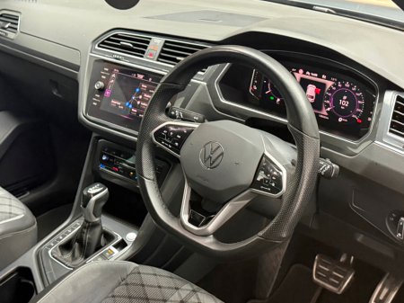 2023 Volkswagen Tiguan R-LINE TSI DSG €31,990 thumbnail