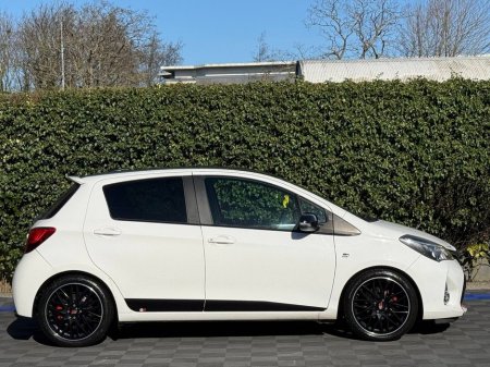 2015 Toyota Yaris - thumbnail 2