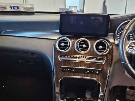 2021 Mercedes-Benz GLC Class GLC220d 4MATIC €35,950 thumbnail