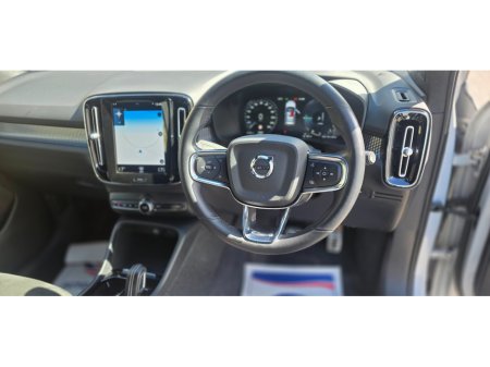 2022 Volvo XC40 - thumbnail 11