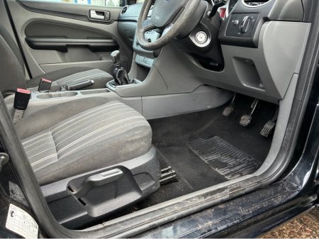 2011 Ford Focus - thumbnail 6