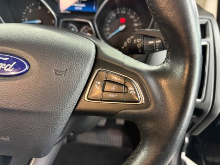 2017 Ford Focus - thumbnail 24