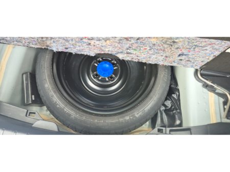 2016 Toyota Vitz - thumbnail 15