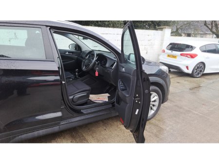 2017 Hyundai Tucson SE BLUE DRIVE 2WD CRDI €13,000 thumbnail