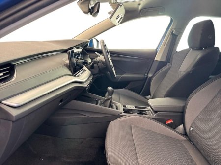 2025 Skoda Octavia - thumbnail 2