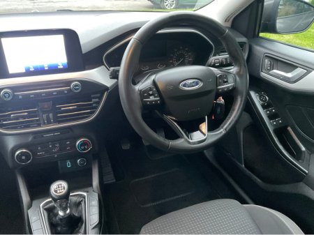 2018 Ford Focus - thumbnail 15