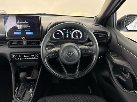 2025 Toyota Yaris HYBRID PLATINUM €31,950 thumbnail