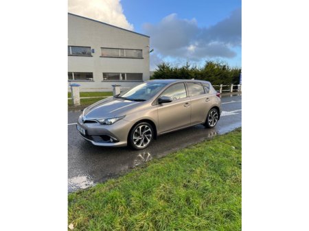 2017 Toyota Auris 1.4 D-4D SOL 4DR €14,500 thumbnail
