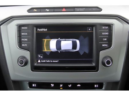 2016 Volkswagen Passat 1.6 TDI COMFORTLINE 120BHP M6F 6SPD €13,890 thumbnail