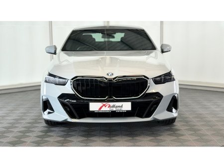 2025 BMW 5 Series - thumbnail 9