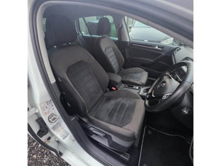 2017 Volkswagen Golf 1.4 TSI 3DR 150HP Highline €16,950 thumbnail