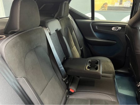 2022 Volvo XC40 - thumbnail 14