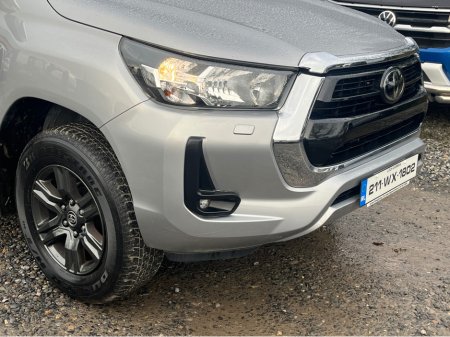 2021 Toyota Hilux - thumbnail 8
