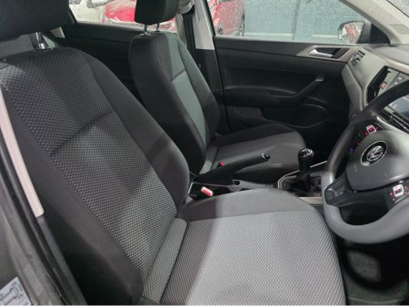 2019 Volkswagen Polo TRENDLINE 1.0 MANUAL 5SPEED 65HP 5DR €15,500 thumbnail