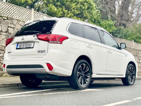 2016 Mitsubishi Outlander 2.0 GX4H PHEV 200BHP 5DR AUTO €13,900 thumbnail