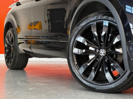 2024 Volkswagen Tiguan - thumbnail 4