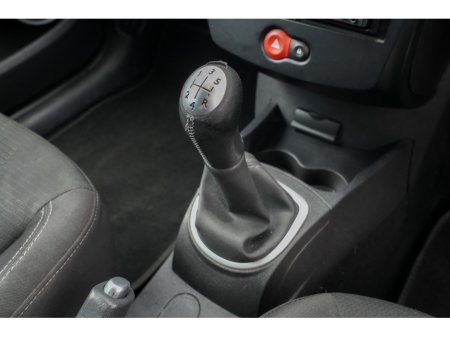 2010 Renault Clio - thumbnail 18