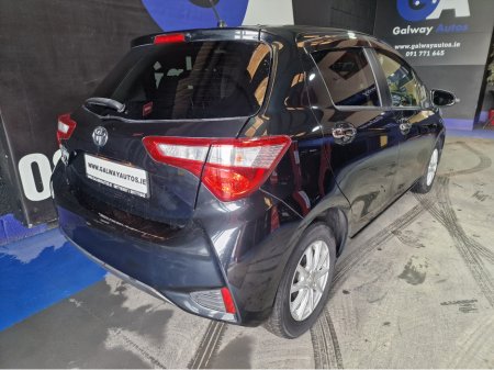 2018 Toyota Yaris - thumbnail 9