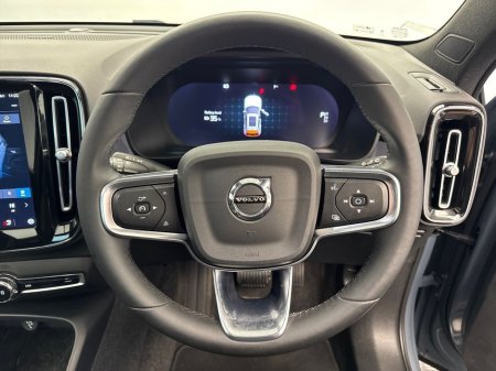 2023 Volvo XC40 - thumbnail 13