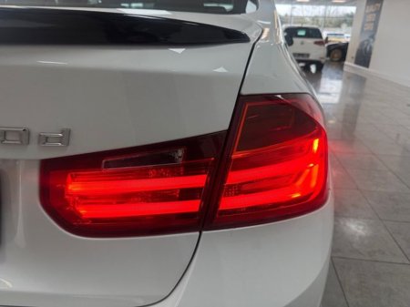 2015 BMW 3 Series - thumbnail 19