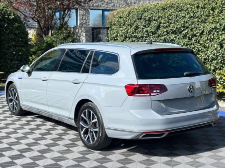 2022 Volkswagen Passat - thumbnail 5