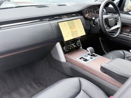 2023 Land Rover Range Rover - view 2