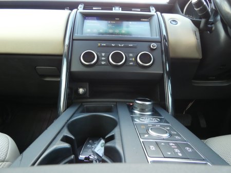 2020 Land Rover Discovery 2.0D SD4 240 PS 4WD Auto SE 7 Seat €34,950 thumbnail