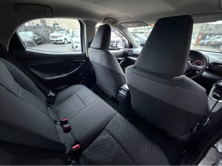 2023 Toyota Yaris 1.5 HYBRID LUNA..rear camera..warranty includedd €16,950 thumbnail