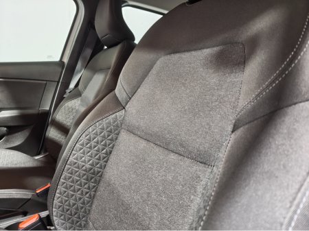 2022 Renault Clio - thumbnail 16