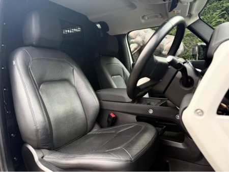 2023 Land Rover Defender 90 3.0 D HARD TOP SE 2 €67,950 thumbnail