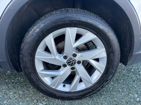 2023 Volkswagen Tiguan 2.0 TDI 150HP Life DSG €34,950 thumbnail