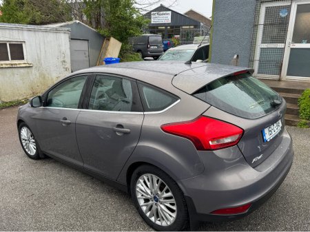 2015 Ford Focus - thumbnail 5