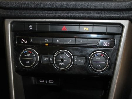 2021 Volkswagen T-Roc Design 2.0 TDI M6F 115HP 5DR €24,999 thumbnail