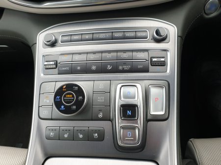 2022 Hyundai Santa Fe PHEV 5DR AUTO €42,950 thumbnail