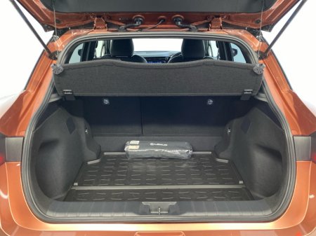 2025 Lexus LBX Emotion €42,650 thumbnail