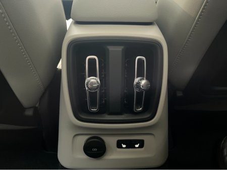 2020 Volvo XC40 - thumbnail 17