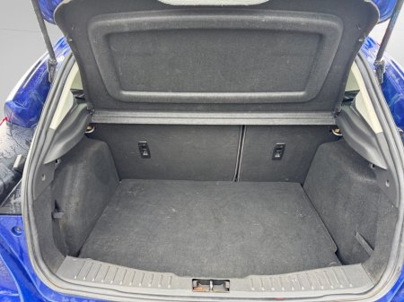 2016 Ford Focus - thumbnail 19