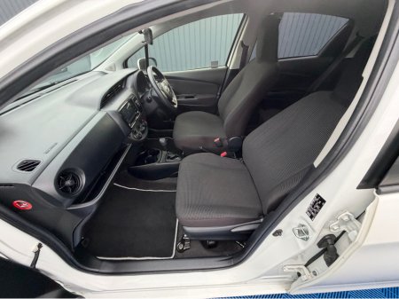 2019 Toyota Vitz - thumbnail 40