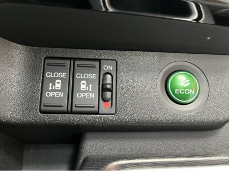 2018 Honda Stepwagon - thumbnail 10