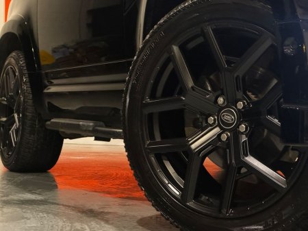 2021 Land Rover Defender Hard TOP D Mhev Auto #70 €59,950 thumbnail