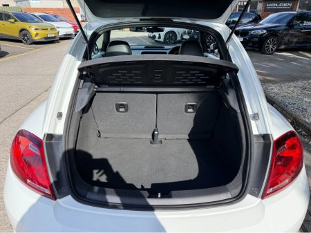 2017 Volkswagen Beetle - thumbnail 20