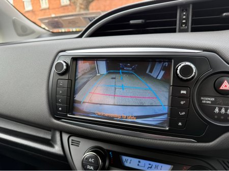 2017 Toyota Yaris - thumbnail 19