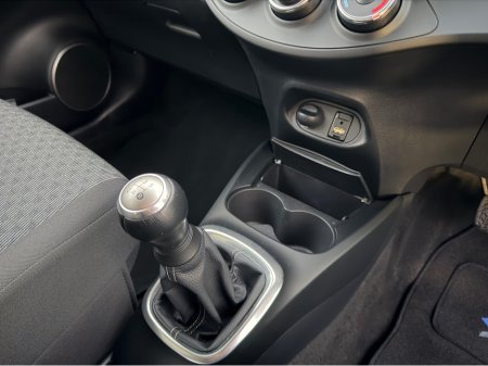 2015 Toyota Yaris Mint Yaris - 1.0 petrol - fantastic spec €11,750 thumbnail