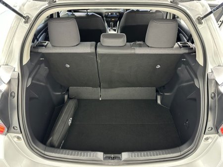 2021 Toyota Yaris - thumbnail 25