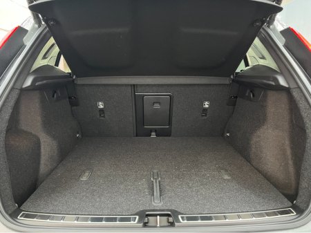 2023 Volvo XC40 - thumbnail 8