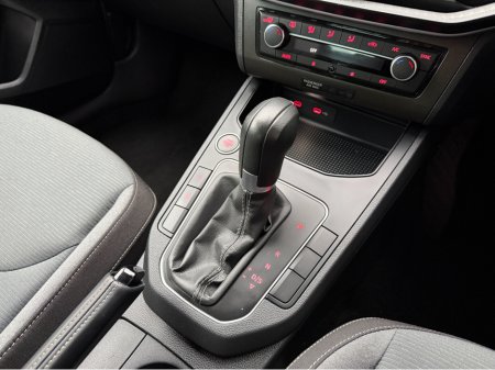 2023 SEAT Ibiza Folding Mirrors...Background Lighting €17,400 thumbnail