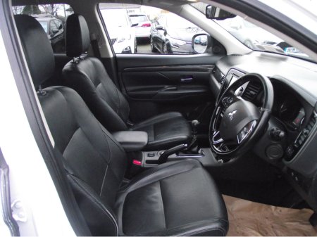 2016 Mitsubishi Outlander 2.3D  4WD  7SEATS  150PS 5DR   6 6MT    16MY €12,950 thumbnail