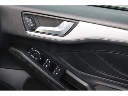 2020 Ford Focus - thumbnail 14
